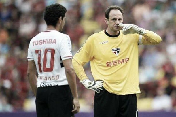 Ganso afirma que dores podem impedir Rogério Ceni de adiar aposentadoria Ganso afirma que dores podem impedir Rogério Ceni de adiar aposentadoria