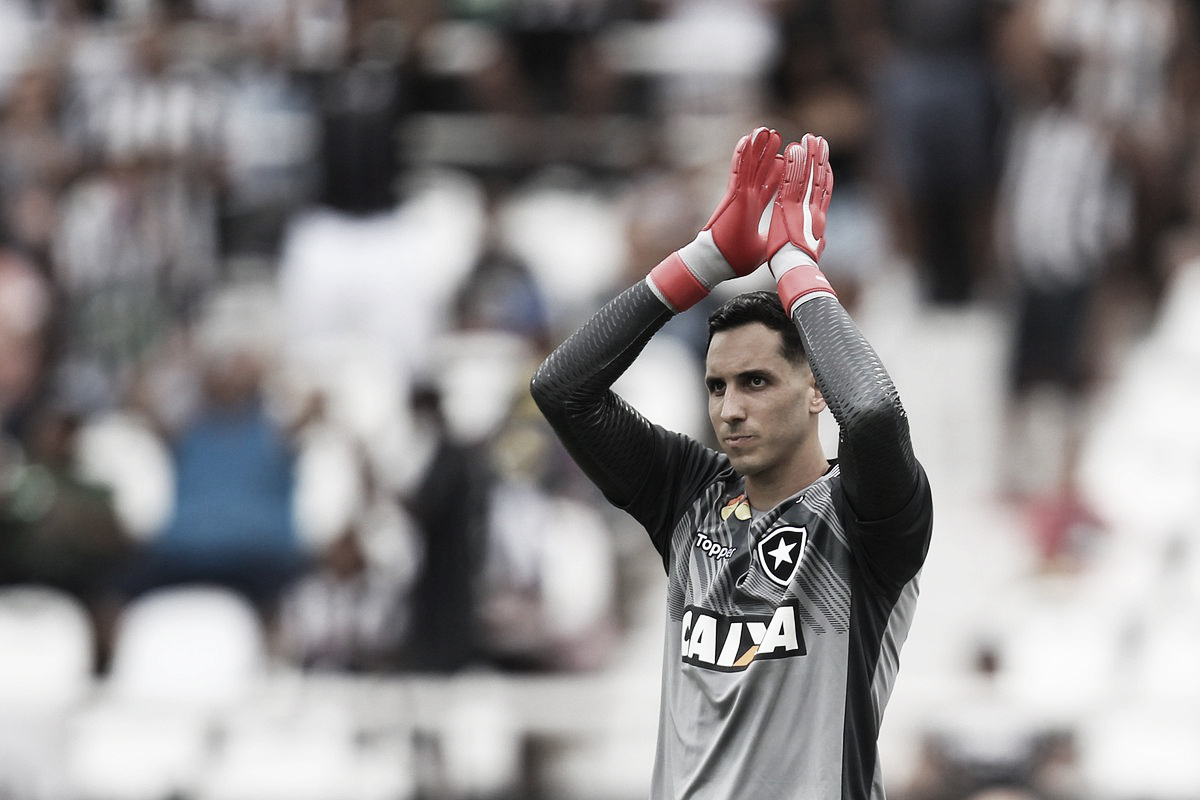 Gatito celebra volta ao Botafogo e defesa heroica nos minutos finais contra o Corinthians