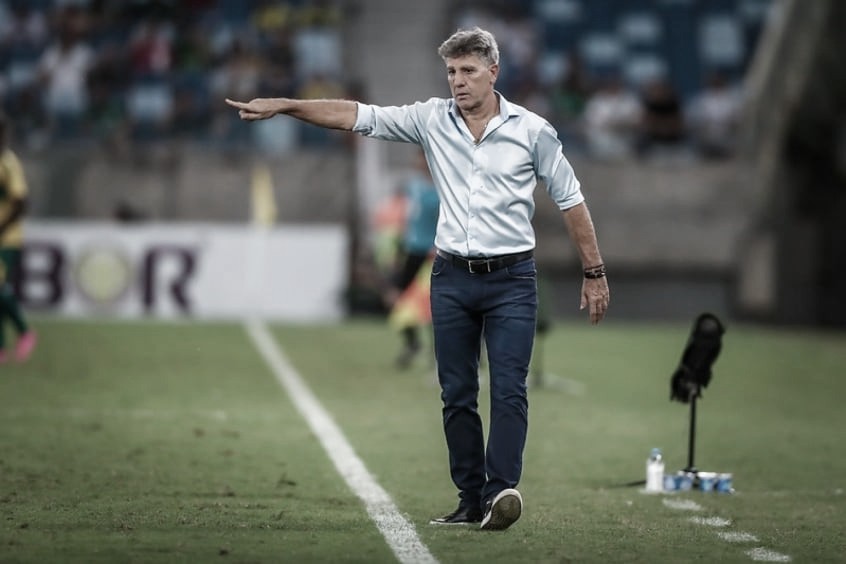 "Temos criado um pouco menos, mas somos mortais", ressalta Renato após vitória do Grêmio