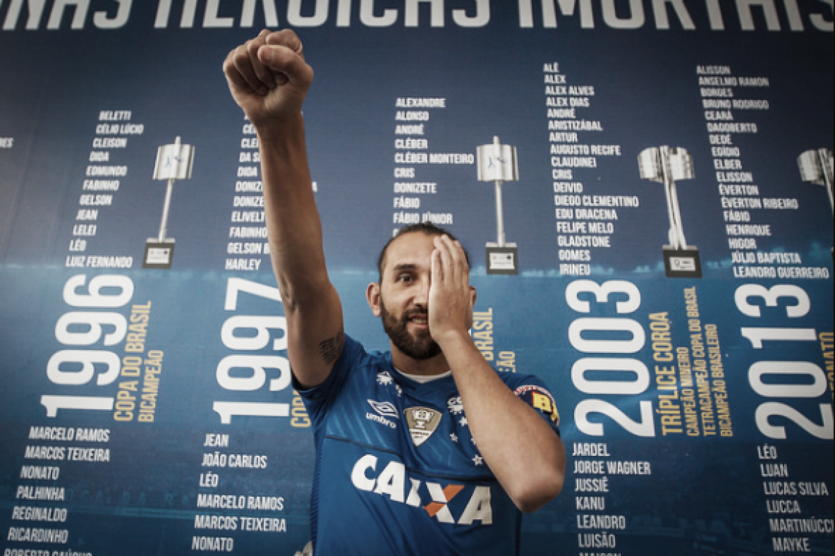 Em apresentação, Barcos enaltece a grandeza do Cruzeiro: "Sempre foi minha primeira escolha"