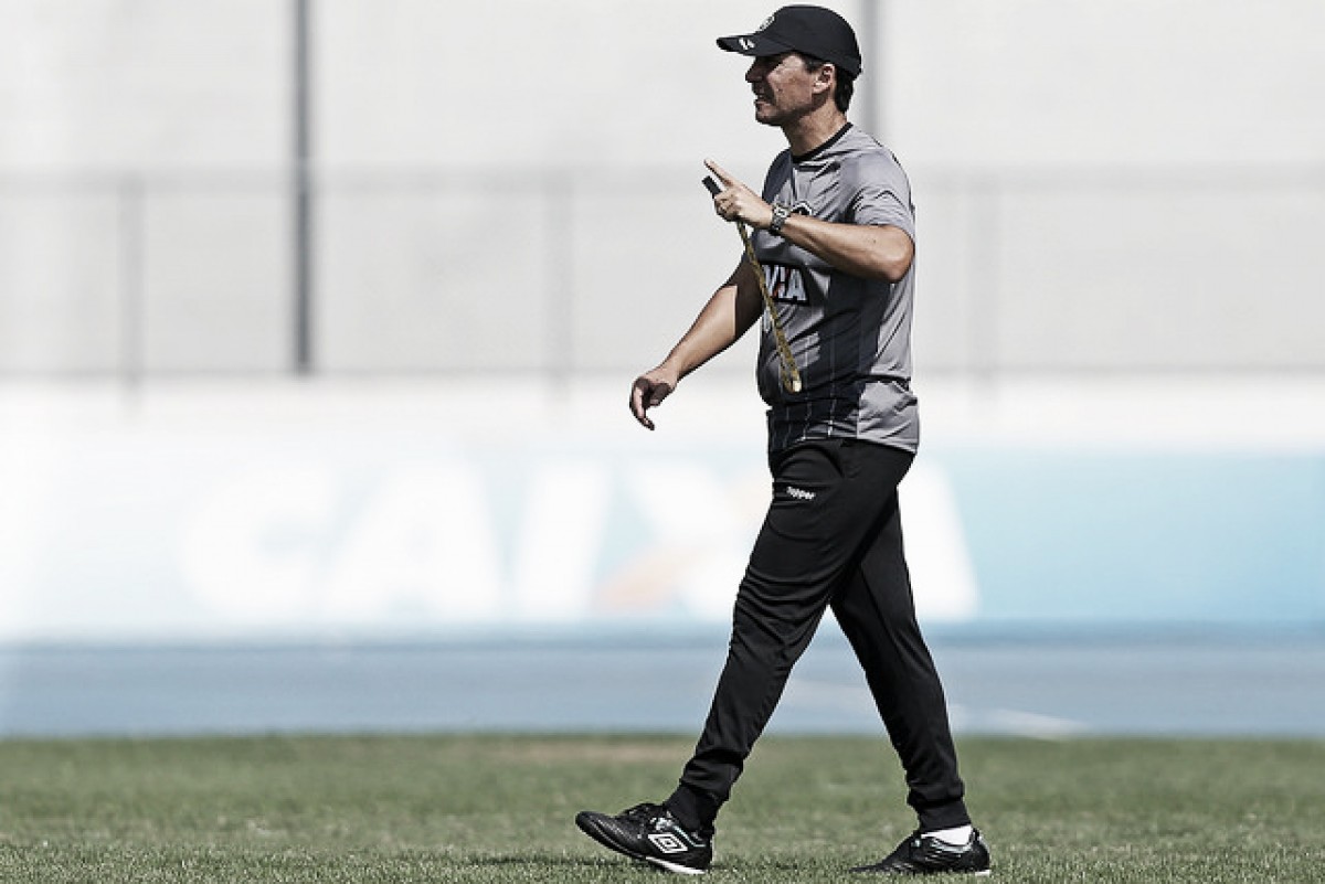 Zé Ricardo frisa necessidade de conquistar bons resultados para recuperar confiança do Botafogo