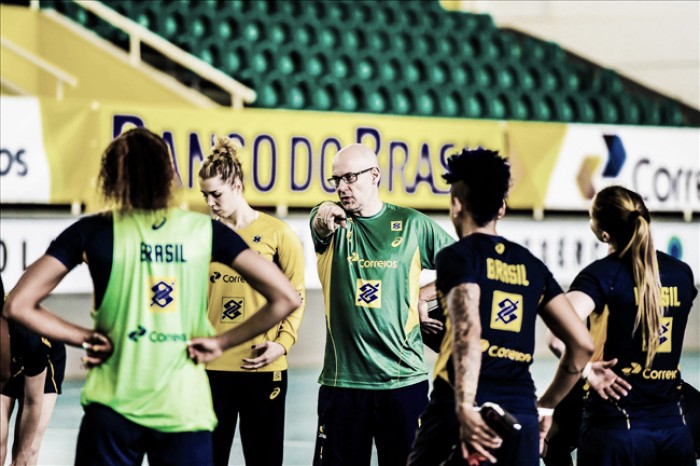 Seleção brasileira feminina de handebol é convocada com atletas experientes para Rio 2016