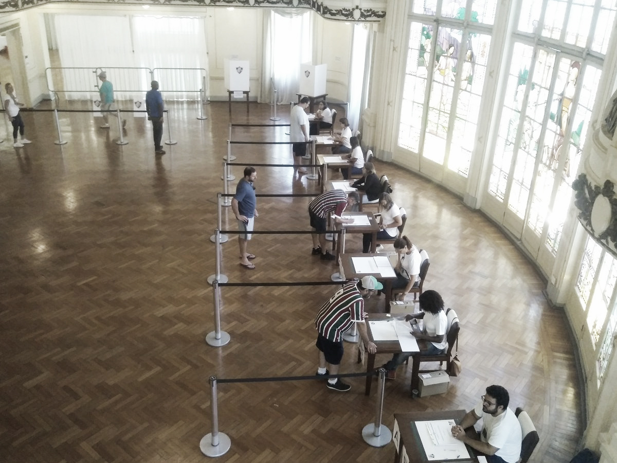 Em votação nas Laranjeiras, sócios aprovam mudança do estatuto e eleição será antecipada Em votação nas Laranjeiras, sócios aprovam mudança do estatuto e eleição será antecipada