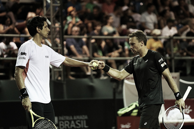 Em batalha de brasileiros, Soares/Melo vencem Wild/Alves e seguem vivos no Rio Open Em batalha de brasileiros, Soares/Melo vencem Wild/Alves e seguem vivos no Rio Open