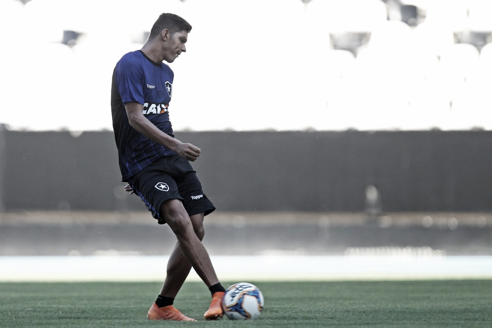 Promovido ao time profissional, Igor Cássio busca oportunidade para estrear no Botafogo Promovido ao time profissional, Igor Cássio busca oportunidade para estrear no Botafogo