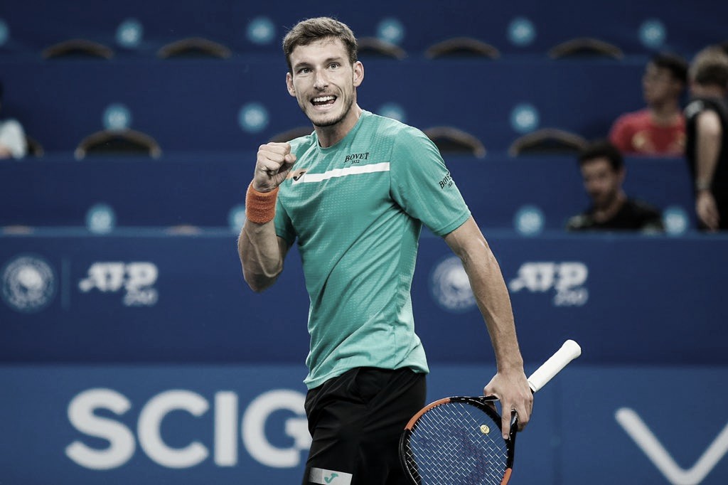 Em duelo decidido no detalhe, Carreno Busta vence Shapovalov e vai à final em Chengdu Em duelo decidido no detalhe, Carreno Busta vence Shapovalov e vai à final em Chengdu