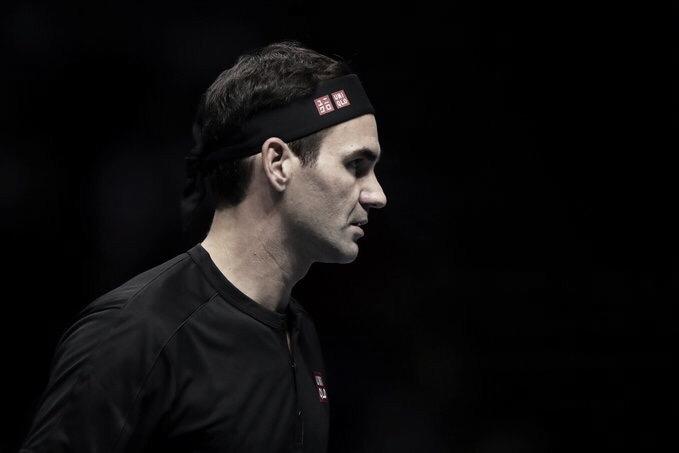 Federer se recupera de derrota na estreia, vence Berrettini e segue vivo no ATP Finals