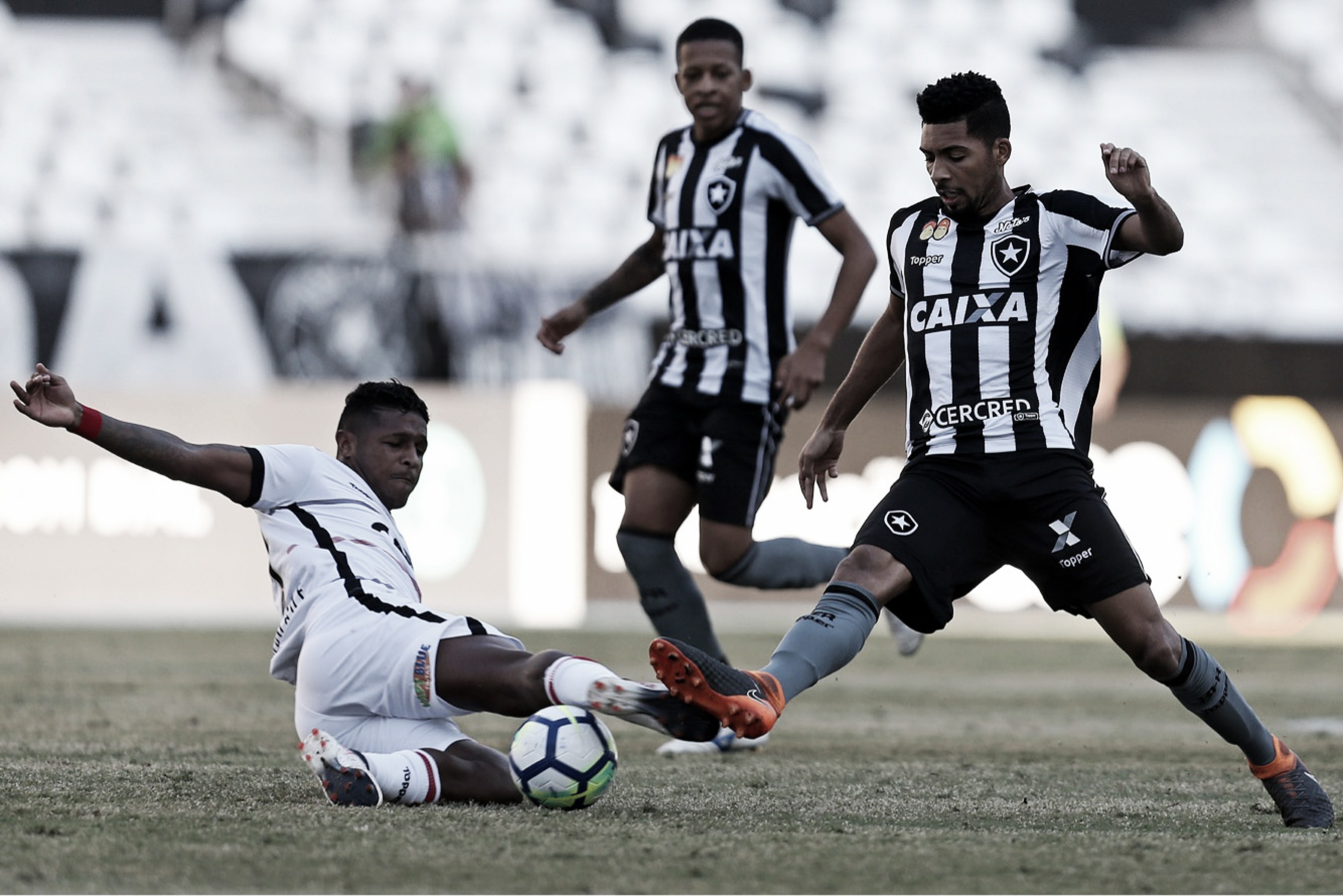 Vitória e Botafogo se enfrentam no Barradão buscando afastar fantasma do Z-4
