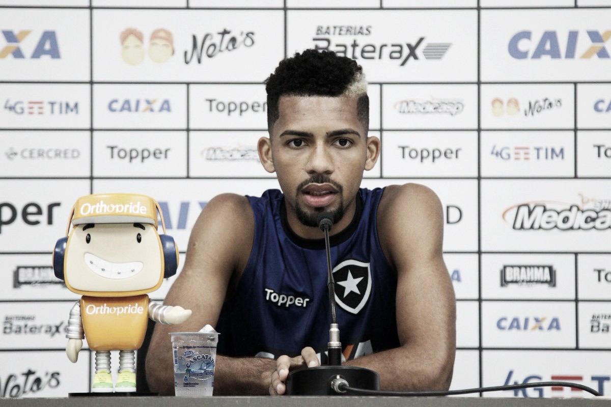 Matheus Fernandes garante motivação para o returno e se diz feliz no Botafogo: "Minha casa"
