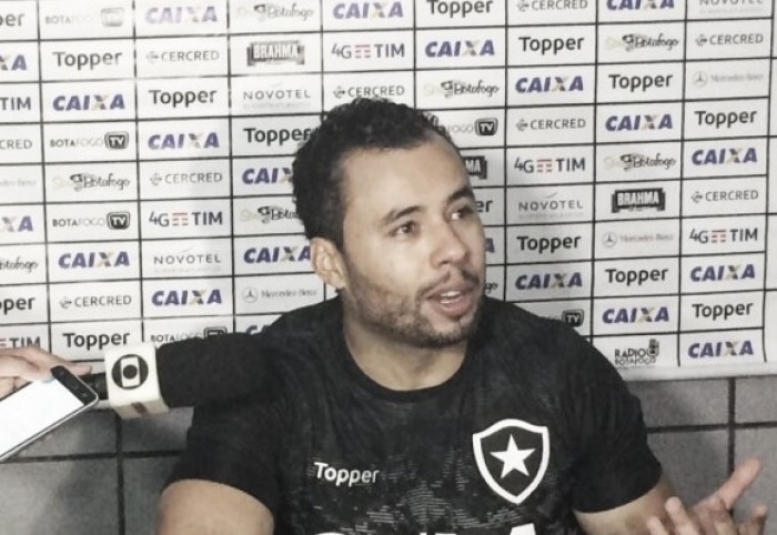 Jair celebra classificação do Botafogo, mas prega cautela: "Muitas coisas para corrigir"