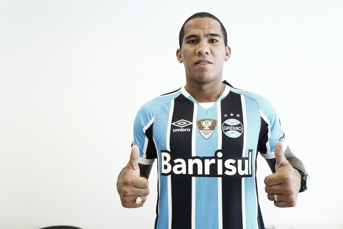 Jael firma compromisso por ajudar companheiros e manter-se em forma no Grêmio
