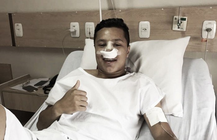 Lateral do Criciúma, Marlon realiza cirurgia para curar fratura na face