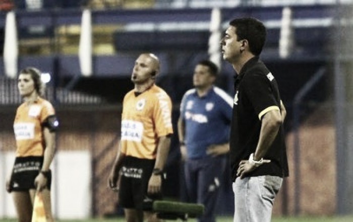 Auxiliar Raphael Bahia destaca cobrança e superação do Criciúma para vencer Avaí
