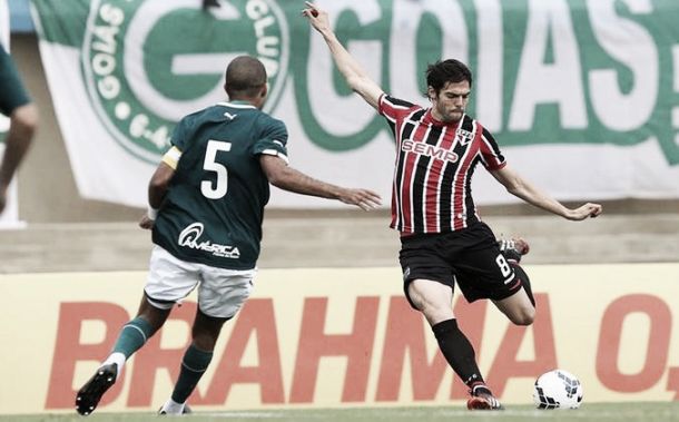 Kaká reestreia com gol, mas São Paulo perde para o Goiás no Serra Dourada