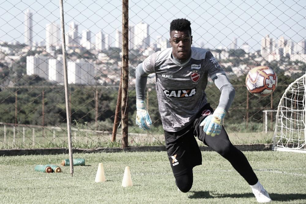 Pouco aproveitado, Saulo encerra empréstimo com o Vila Nova e retorna ao Botafogo Pouco aproveitado, Saulo encerra empréstimo com o Vila Nova e retorna ao Botafogo