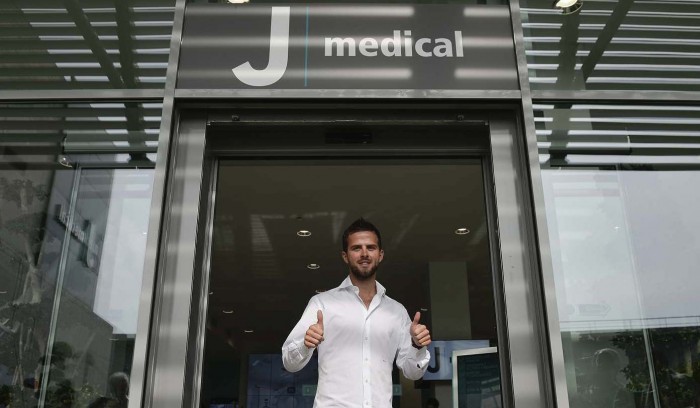 Juventus, Pjanic sbarca a Torino. Visite mediche e firma