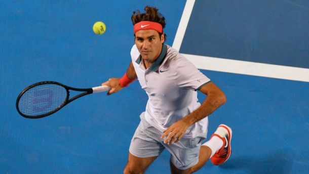 Federer avanza sólido en Australia