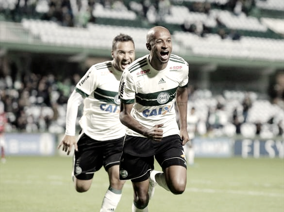 Coritiba joga com autoridade, vence Atlético-GO e espanta má fase na temporada Coritiba joga com autoridade, vence Atlético-GO e espanta má fase na temporada
