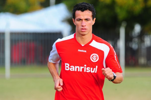 Leandro Damião fecha com o Santos para a temporada 2014
