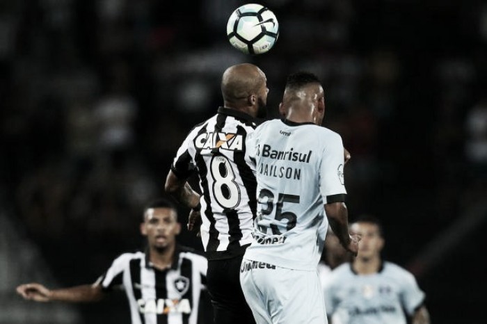 Botafogo e Grêmio duelam pela ida das quartas da Libertadores com suspense e casa cheia