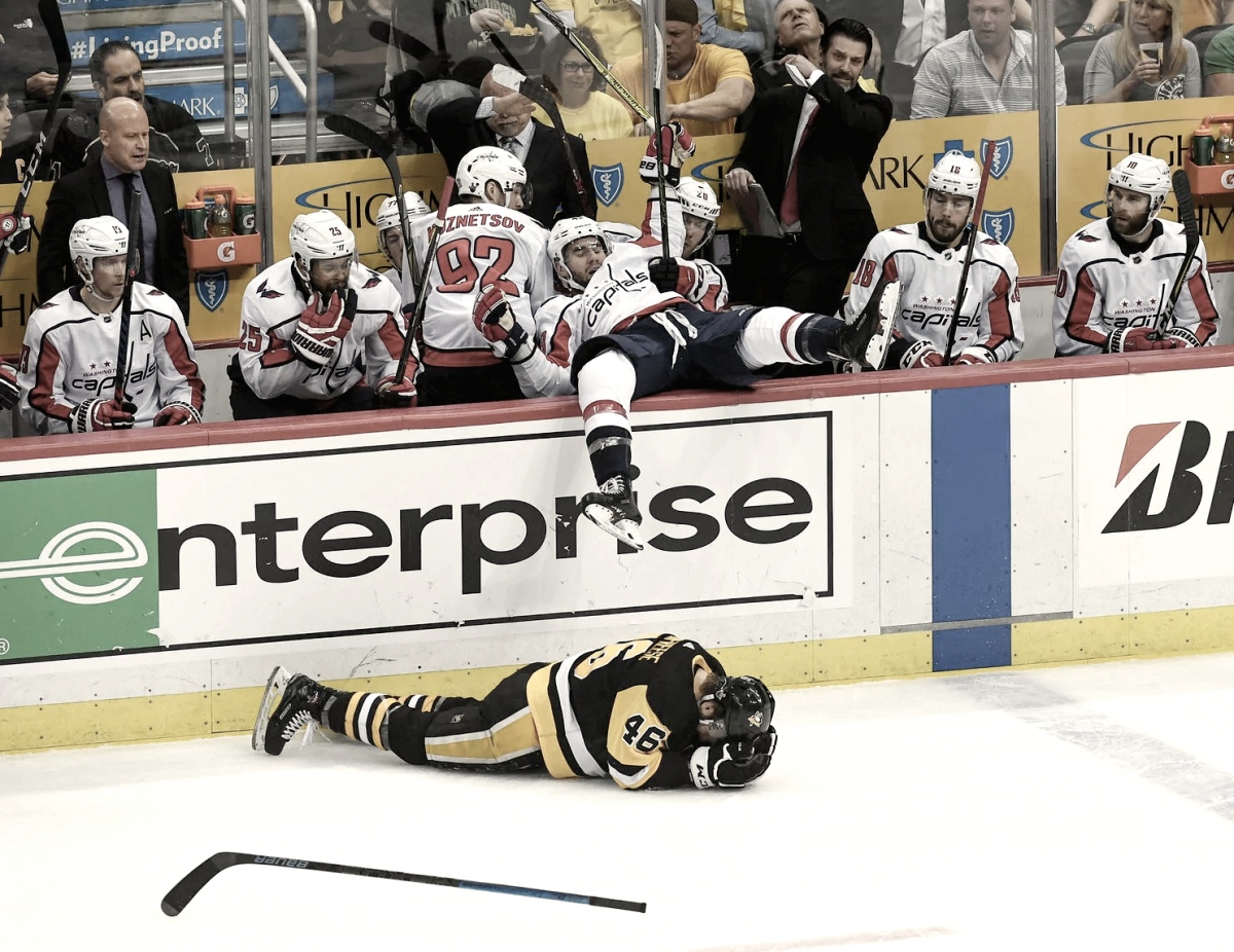 Alex Ovechkin freezes the Penguins to cap off the game, take a 2-1 series lead