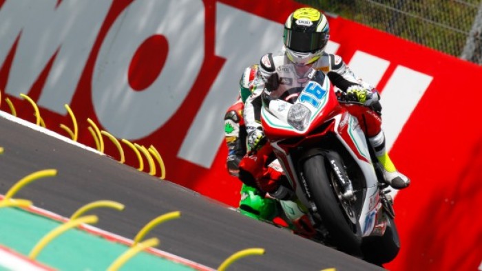 Supersport, Cluzel in Superpole a Imola