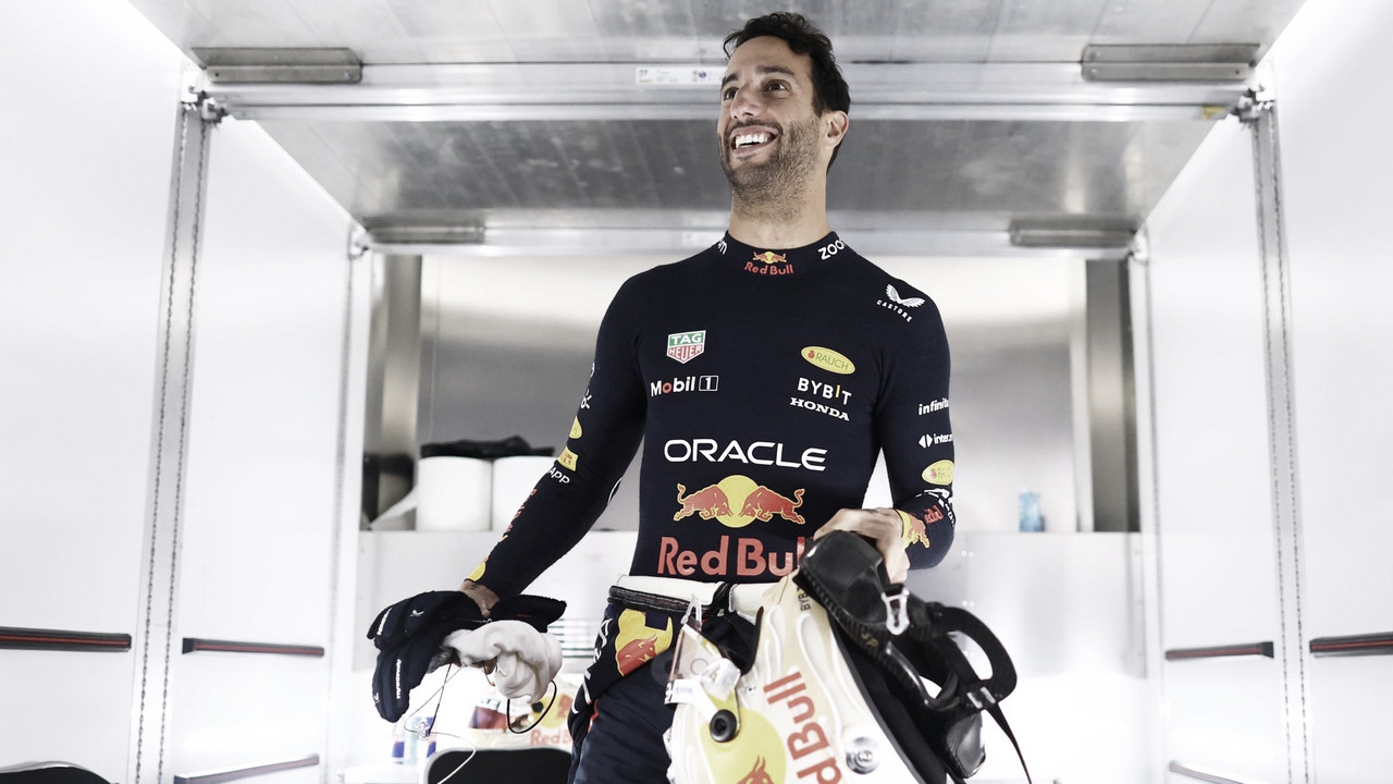 AlphaTauri demite De Vries e confirma Ricciardo como substituto no grid da F1