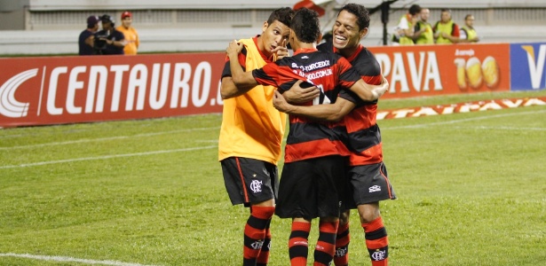 Com gol de Rafinha, Flamengo vence o Remo pela Copa do Brasil Com gol de Rafinha, Flamengo vence o Remo pela Copa do Brasil