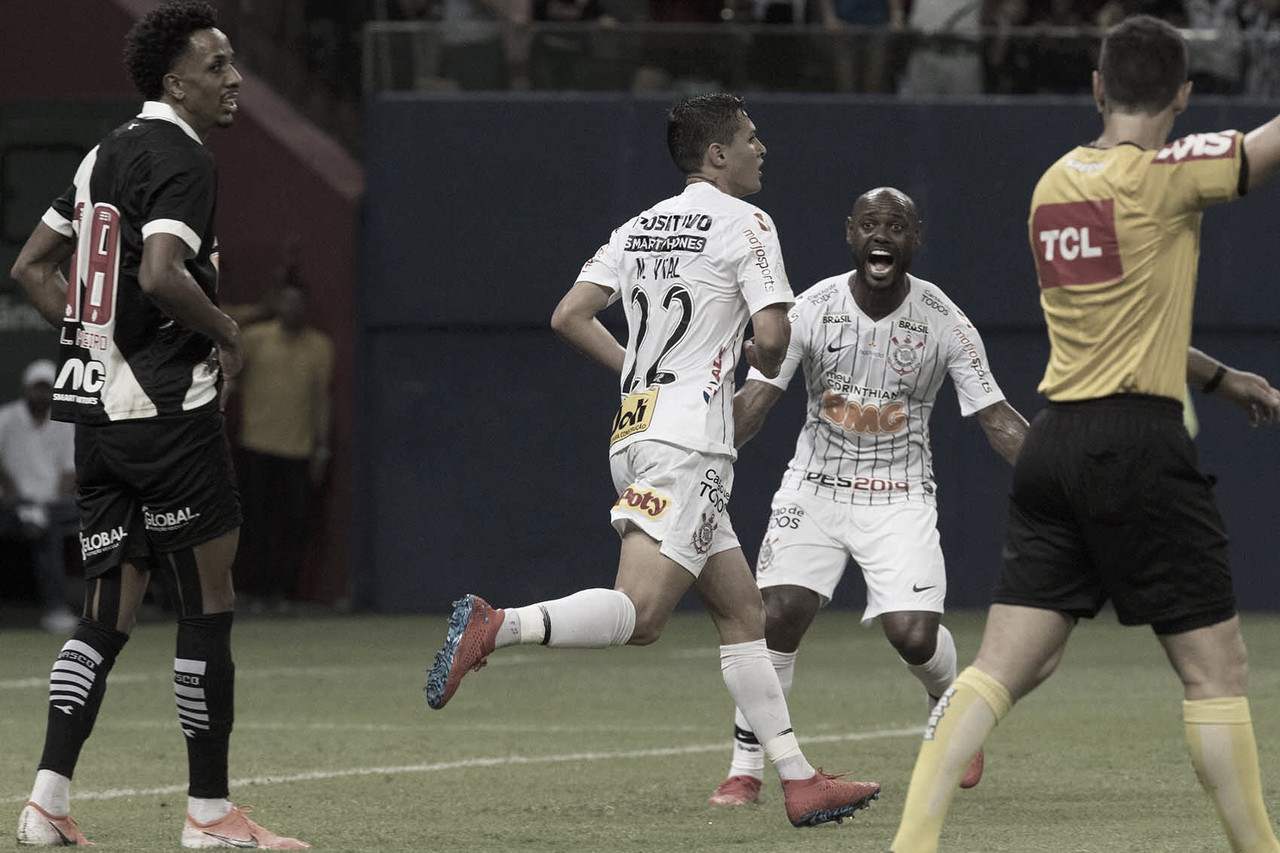 Com direito a lei do ex, Corinthians empata com Vasco em Manaus Com direito a lei do ex, Corinthians empata com Vasco em Manaus