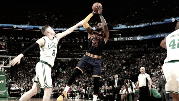 NBA Playoffs: magnificente LeBron, Cleveland straripante. Cancellata Boston 130-86