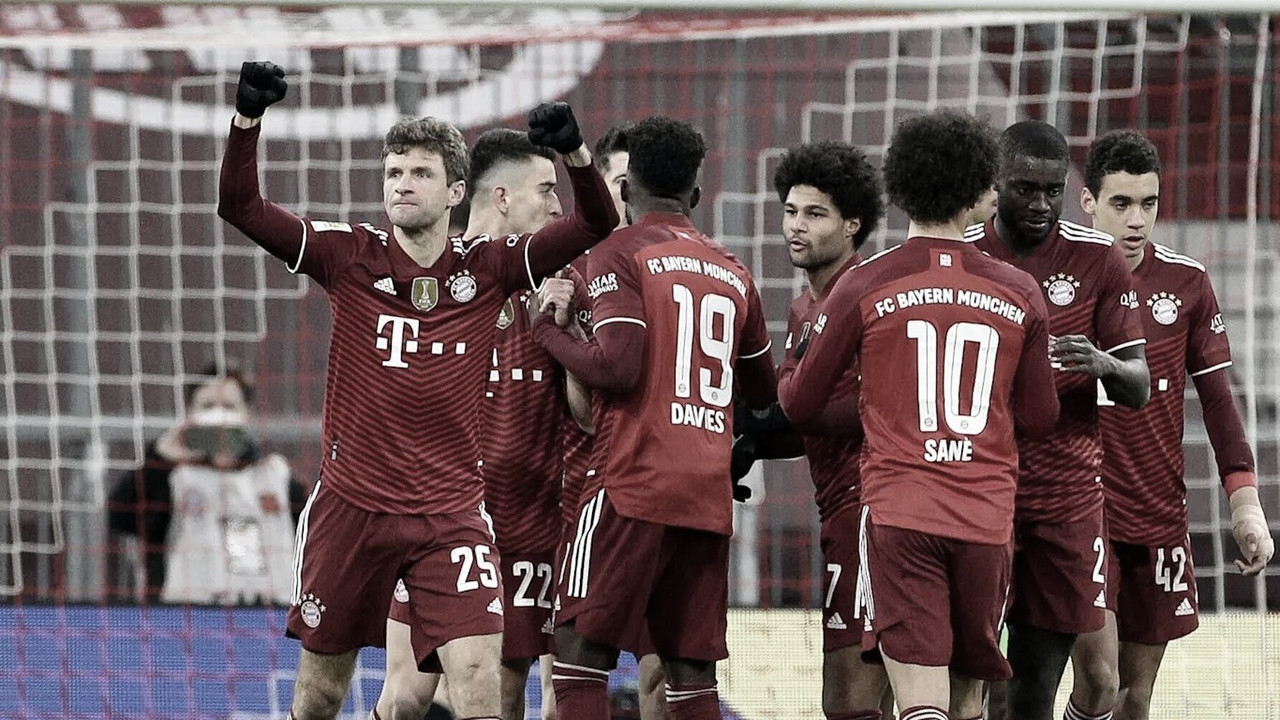 Lewandowski e Müller batem recordes, Bayern goleia Wolfsburg e segue no topo da Bundesliga