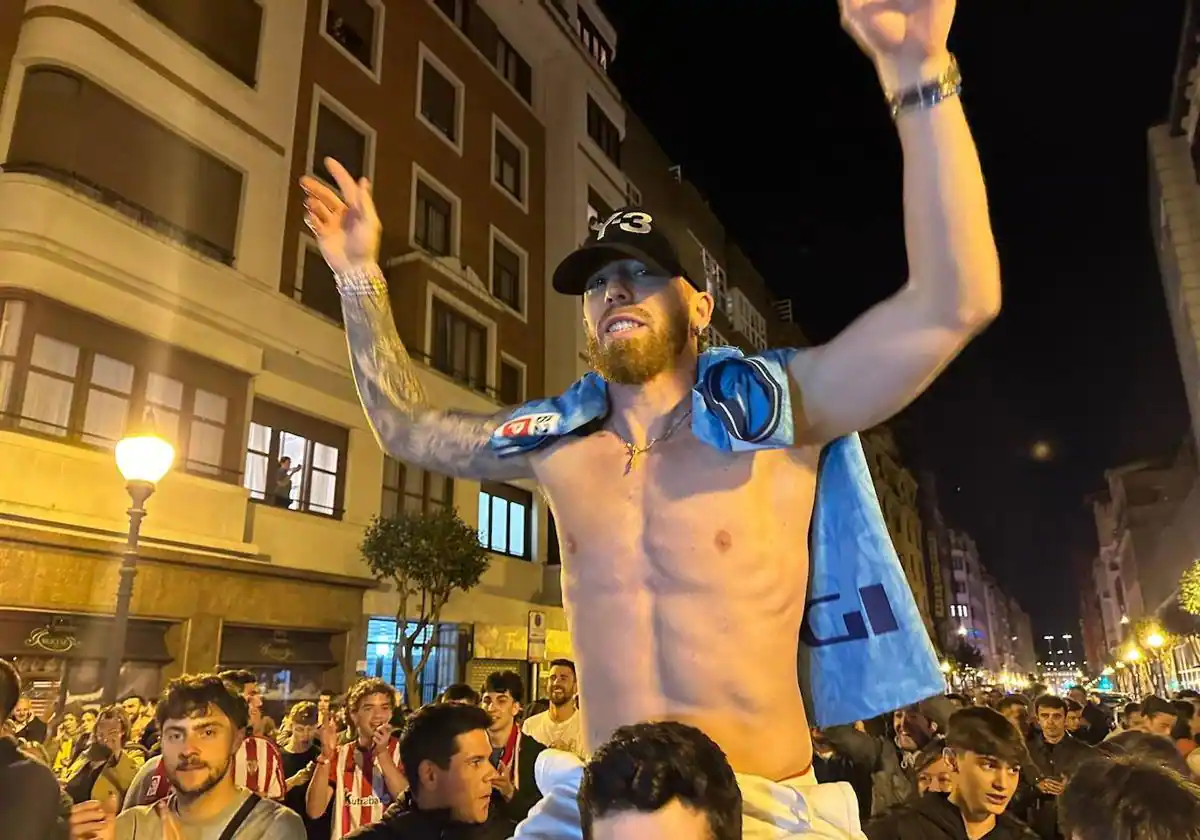 Los jugadores del Athletic celebran la Copa por las calles de Bilbao -  VAVEL España