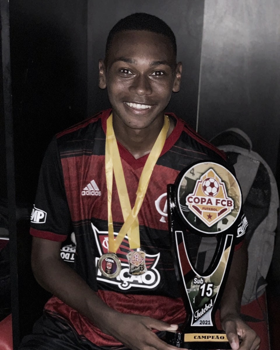 Promessa da base do Flamengo, Dudu celebra título e artilharia: "Quero realizar meu sonho"
