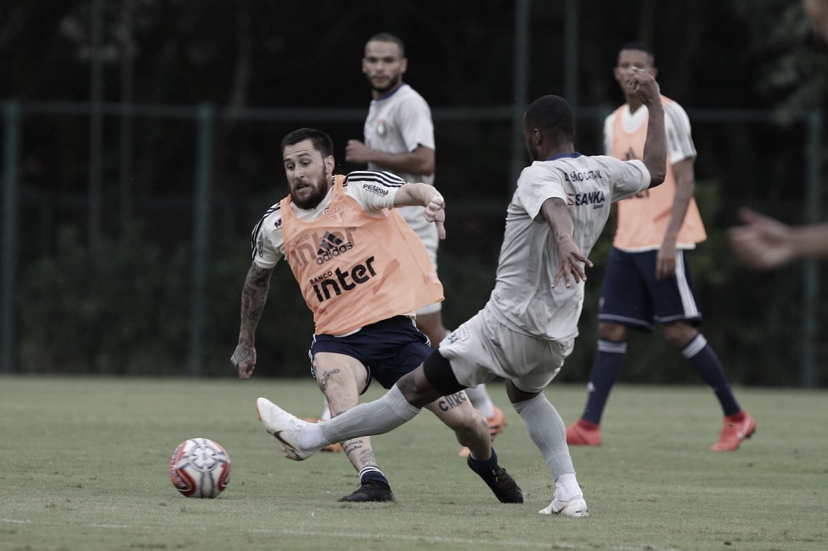 Pato marca, mas São Paulo é derrotado por São Caetano em jogo-treino