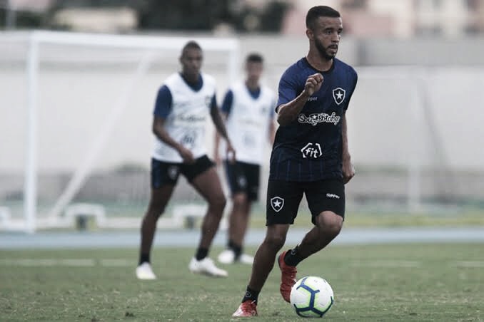 Após o clássico de testes, Caio Alexandre se destaca pelo Botafogo