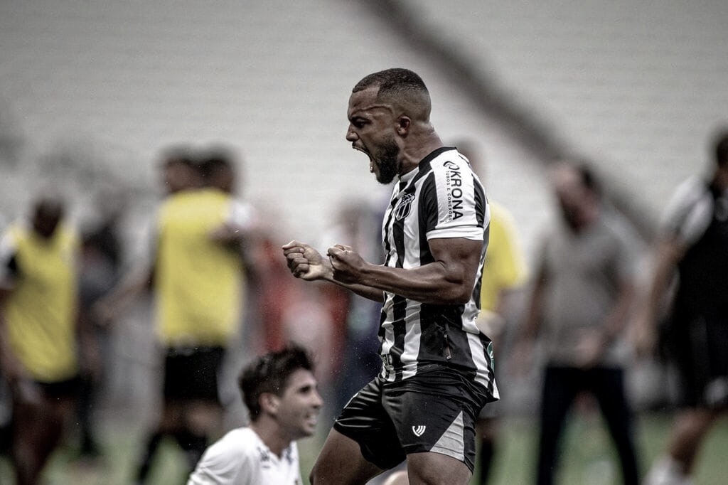 Samuel Xavier sobre ser o jogador de linha que mais atuou no Ceará: "Quero continuar atingindo marcas" Samuel Xavier sobre ser o jogador de linha que mais atuou no Ceará: "Quero continuar atingindo marcas"