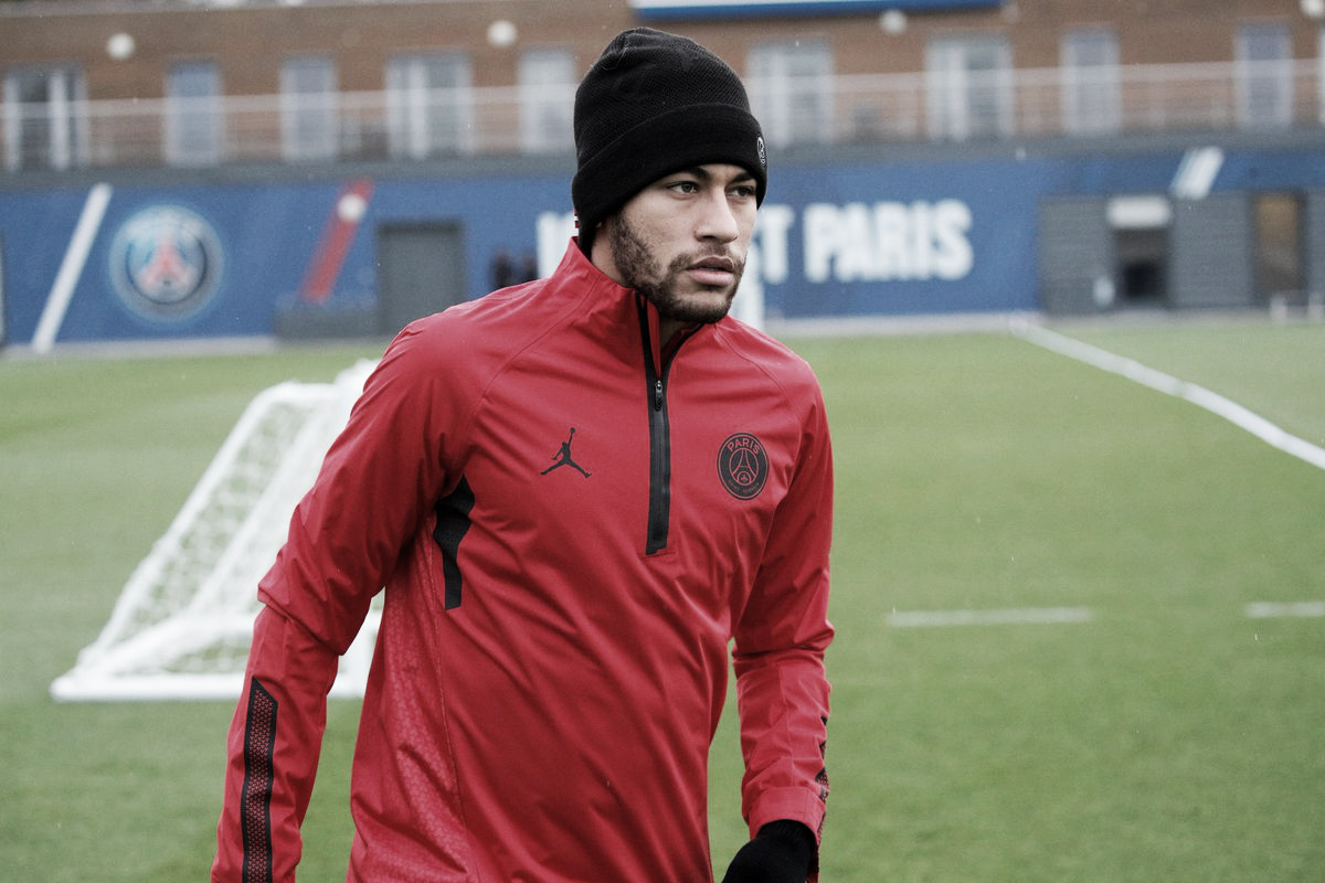 Torcida do Barcelona é consultada e reprova retorno de Neymar Torcida do Barcelona é consultada e reprova retorno de Neymar