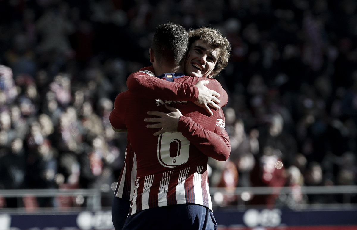 Com gol de Griezmann, Atlético de Madrid derrota Levante e segue na cola do líder Barcelona Com gol de Griezmann, Atlético de Madrid derrota Levante e segue na cola do líder Barcelona
