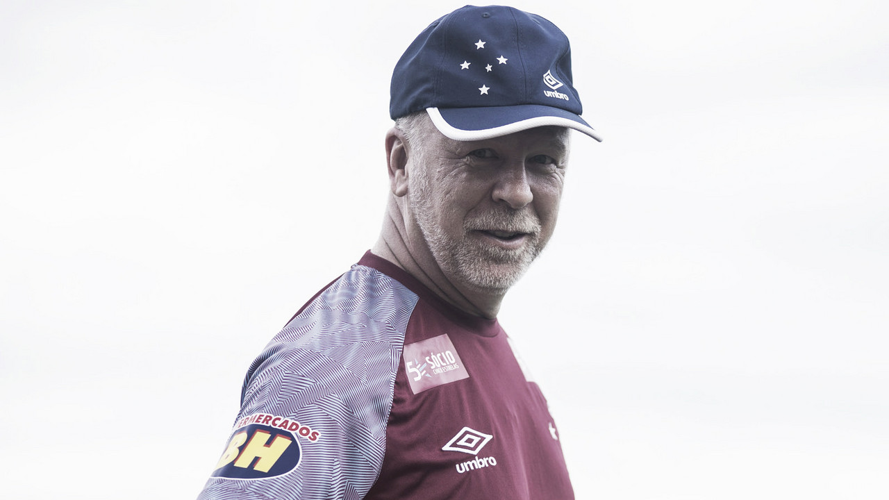 Mano Menezes louva desempenho de Raniel na vitória do Cruzeiro: "Jogador de potencial" Mano Menezes louva desempenho de Raniel na vitória do Cruzeiro: "Jogador de potencial"