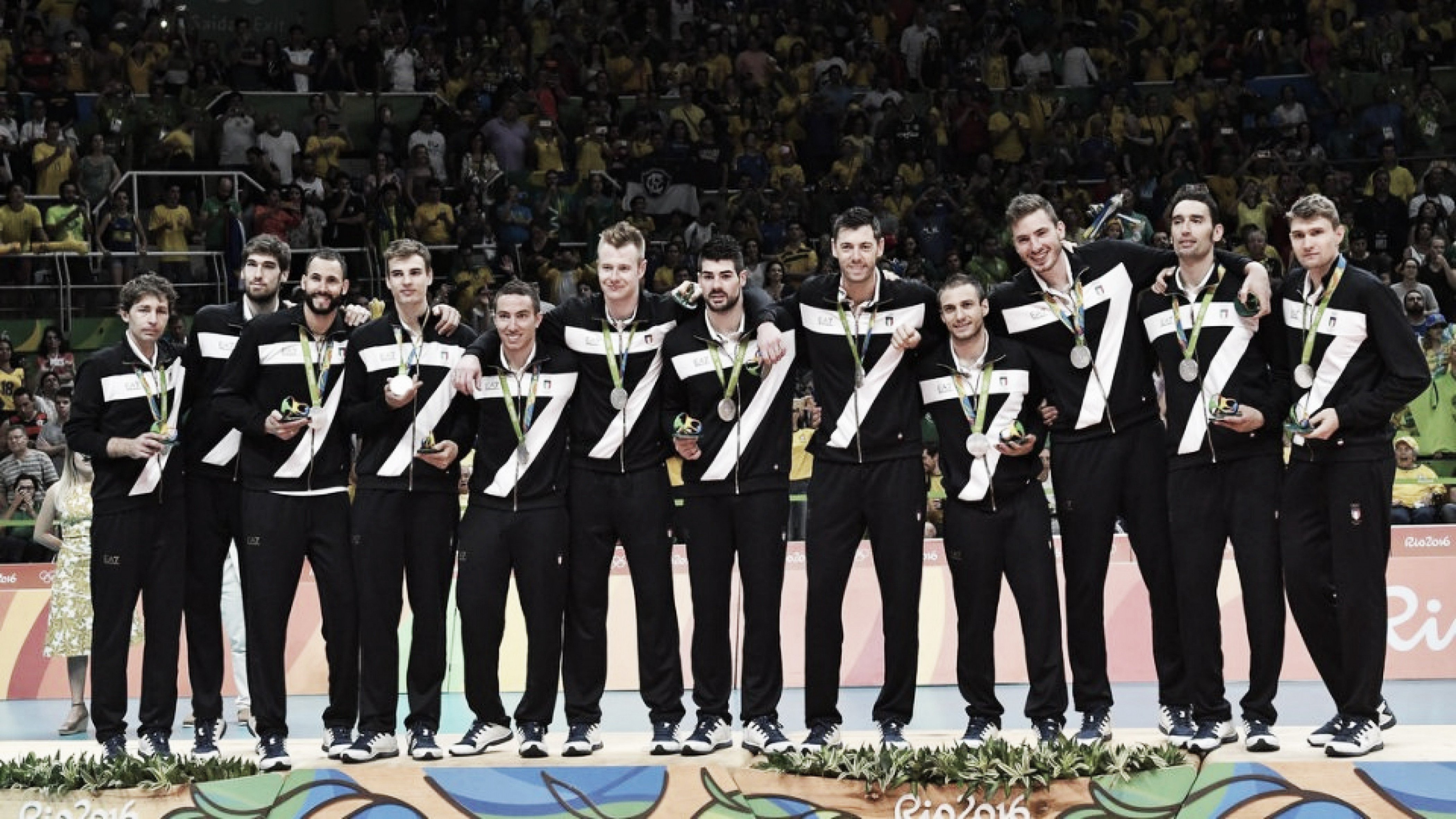 Brasil é batido pela Argentina no tie-break e fica com a prata no vôlei  masculino