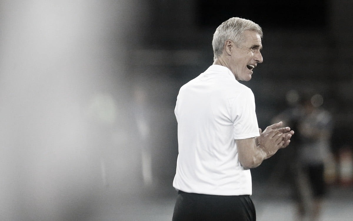 Luís Castro enaltece qualidade e dedicação após vitória do Botafogo sobre Bragantino