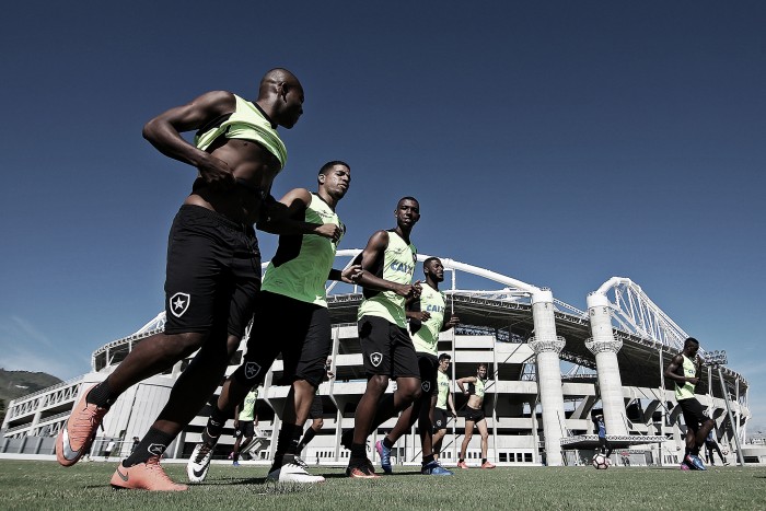 No Nilton Santos, Botafogo busca vantagem diante do Olímpia em jogo de ida da segunda fase