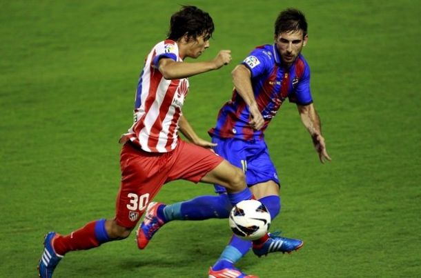 Óliver Torres escoge en Oporto el dorsal con el que debutó en el Atlético Óliver Torres escoge en Oporto el dorsal con el que debutó en el Atlético