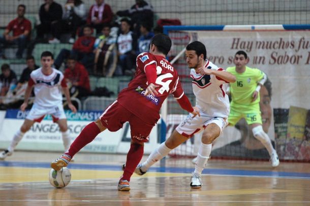 ElPozo Murcia trabaja duro para llevarse la victoria ante Santiago Futsal