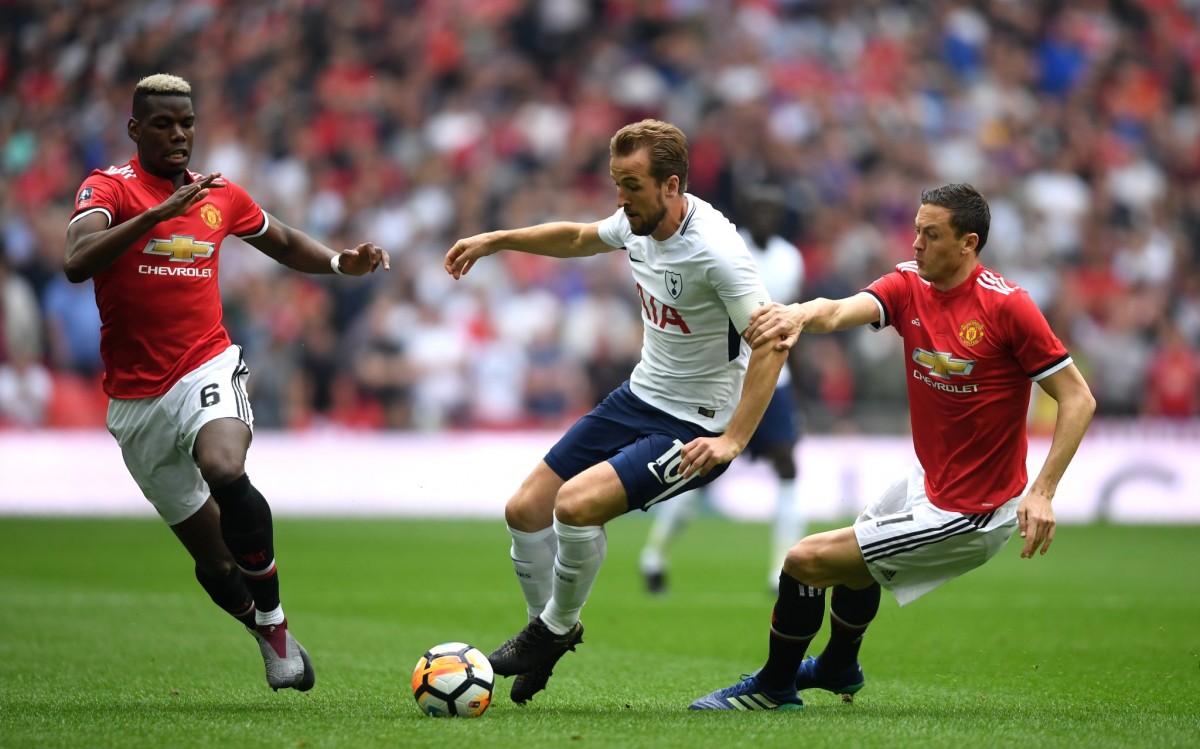 FA Cup - La rasoiata di Herrera elimina il Tottenham, United in finale di rimonta e di cervello (2-1)