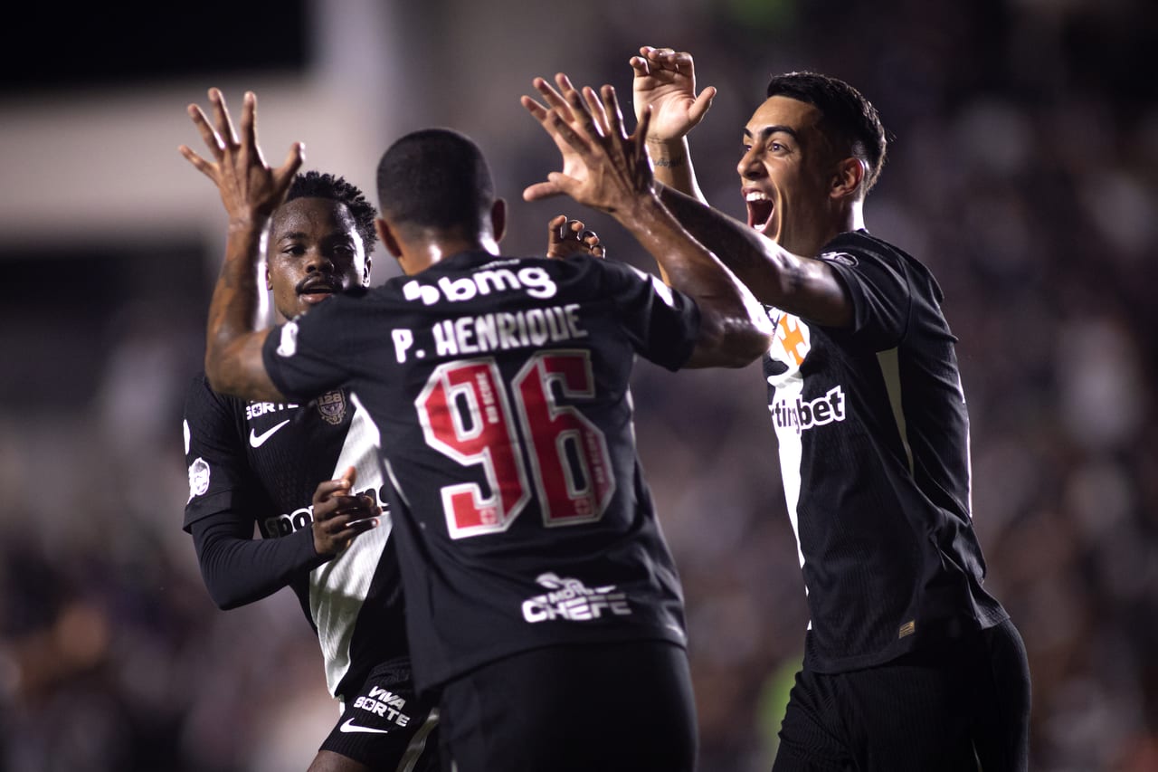 Vasco vence Vitória na ida das quartas da Copa do Brasil Vasco vence Vitória na ida das quartas da Copa do Brasil