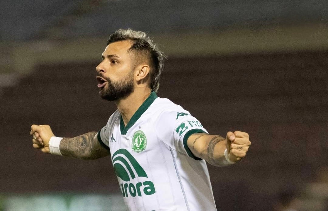 Chapecoense vence Ferroviária e entra no G-4 da Série B Chapecoense vence Ferroviária e entra no G-4 da Série B