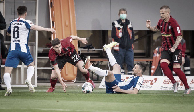 Freiburg vence confronto direto e impõe terceira derrota seguida ao Hertha Berlin