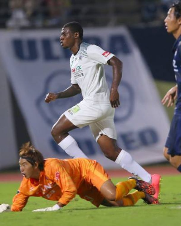 Doblete de Cristian Nazarit en Japón Doblete de Cristian Nazarit en Japón