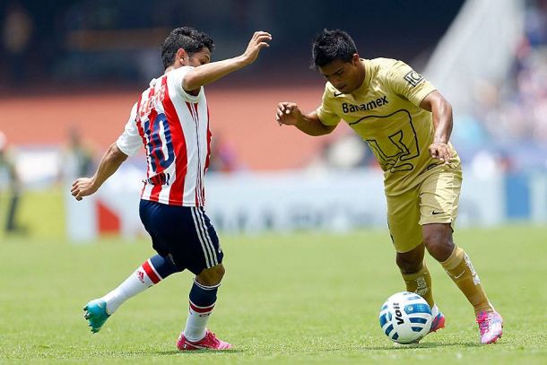 Chivas derrota a Pumas sin complicaciones